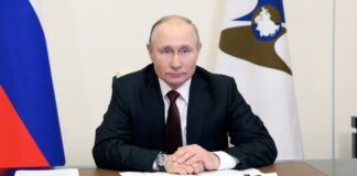 Путин призвал не экономить на передвижных медкомплексах