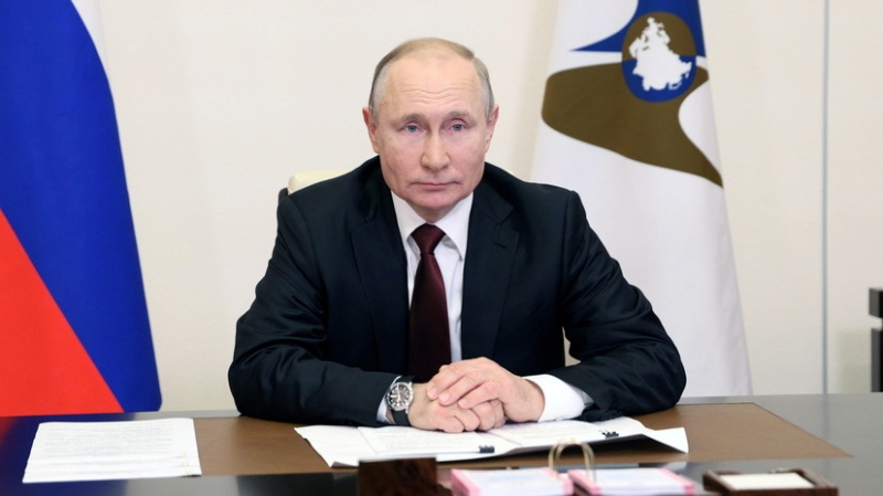 Путин призвал не экономить на передвижных медкомплексах