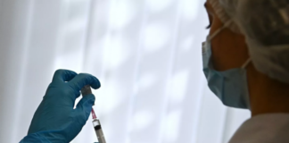 В мэрии назвали число подлежащих вакцинации работников в Москве