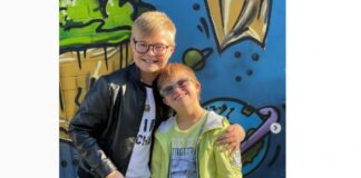 Эвелина Блёданс показала, как поёт её особенный сын Семён