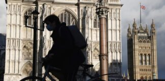 Число случаев коронавируса в Британии превысило 7,9 млн