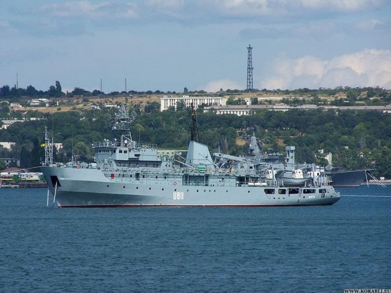 В Черном море терпит бедствие корабль ВМФ Украины "Балта" - спасателям сложно добраться к судну