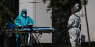 В России за сутки скончались 999 человек с коронавирусом