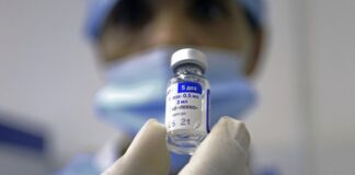 В России зарегистрировали вакцину от коронавируса для детей от 12 до 17 лет