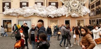 В Риме вновь людей обяжут носить маски на открытом воздухе