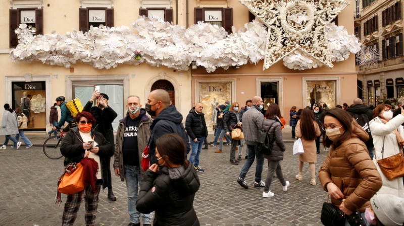 В Риме вновь людей обяжут носить маски на открытом воздухе