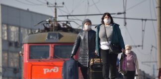 Роспотребнадзор: ношение масок в поездах и на вокзалах по-прежнему обязательно