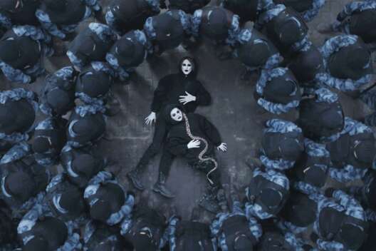 
            Дуэт Ic3Peak выпустил альбом Kiss of Death, часть выручки отправят Украине        