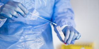 Роспотребнадзор отменил норматив по охвату тестированием на коронавирус в России