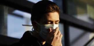 В Псковской области отменили обязательное ношение масок