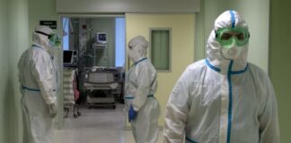 В России за сутки госпитализировали 2498 человек с коронавирусом