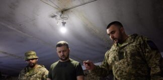 «Какой же контраст», — поступок Зеленского на фронте вызвал ажиотаж в Сети