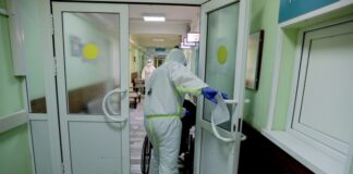 В России за сутки госпитализированы 1493 человека с коронавирусом