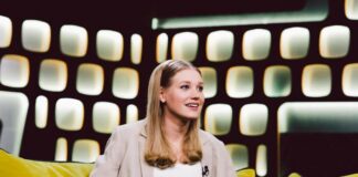 Асмус в «ОК на связи» рассказала о постельных сценах с Козловским: «Ржачные съёмки»