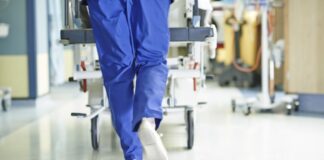 В России за сутки госпитализировали 1112 человек с коронавирусом