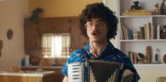 Дэниэл Рэдклифф с аккордеоном в трейлере байопика «Странный: История Эла Янковича»