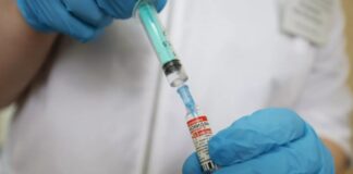 Иммунолог Крючков порекомендовал ревакцинироваться против COVID-19 каждые полгода