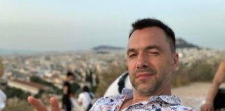 Откровенно о личном: Арестович рассказал о женах, детях и заработках