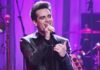 Panic! At the Disco выпустили песню о том, каково быть неизвестной группой