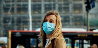 Терапевт Чернышова поддержала ношение масок в людных местах гражданами из групп риска