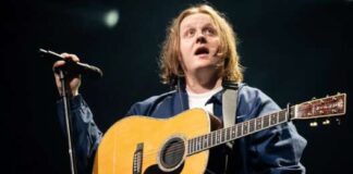 Льюис Капальди выпустил клип-пародию на видео Wham! 1983 года