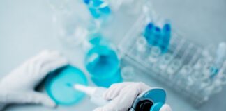 В России за сутки выявили 51 269 случаев заболевания коронавирусом