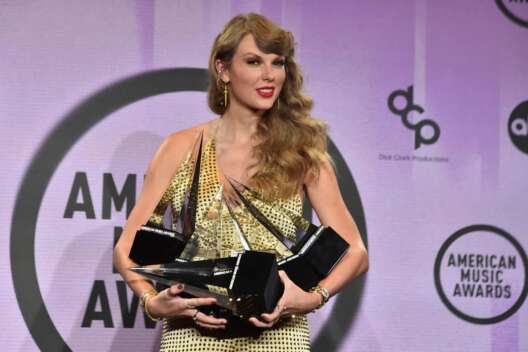 
            Тейлор Свифт, Гарри Стайлс и BTS: список победителей American Music Awards        