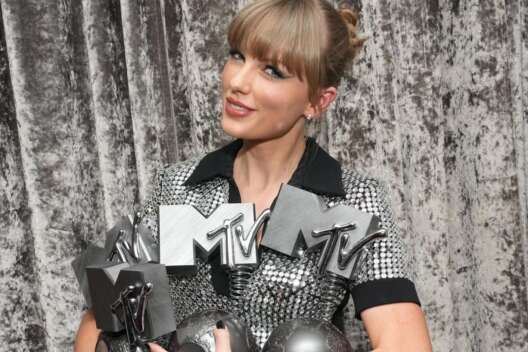 
            Тейлор Свифт получила рекордное количество наград на MTV EMA 2022        