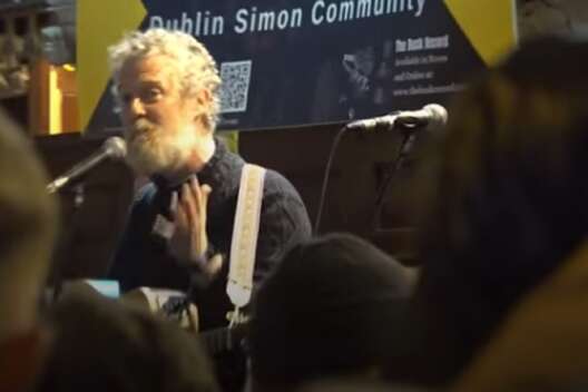 
            Фронтмен ирландской группы The Frames посвятил песню украинским беженцам        