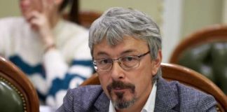 Ткаченко предложил Раде лишить Повалий и Лорак званий
