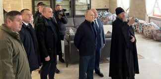 Сильно хромающего Путина заметили в Крыму — появились кадры