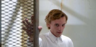 Джейми Кэмпбелл Бауэр из «Очень странных дел» сыграет в ремейке хоррора 80-х