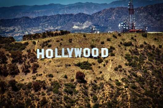 
            ИИ разрушает Голливуд: почему бастуют актеры и чего добиваются        