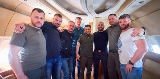 «Им пора быть дома», — Зеленский и командиры «Азова» приехали во Львов