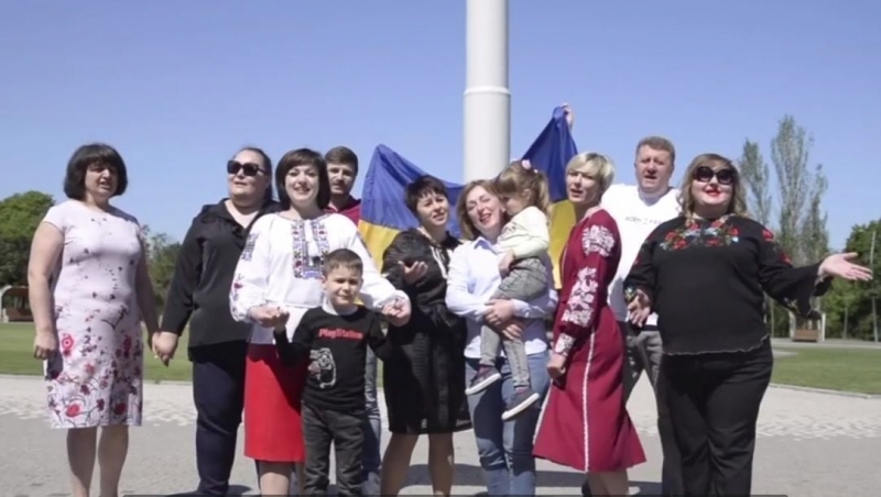 Непобедимый народ: украинские медики из непокоренного Краматорска записали в свой праздник мощное видео