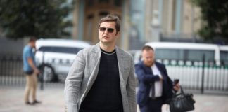 Живет и строит бизнес за границей: «слуга» Холодов просит Раду об отставке