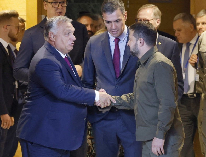 Зеленский и Орбан пожали руки в Испании: момент попал в объективы камер