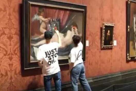 
            "Экоактивисты" пытались повредить в Лондоне картину Диего Веласкеса         