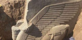 В Ираке археологи обнаружили 2700-летнюю скульптуру божества: фото