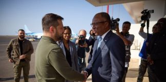 Зеленский вылетел в Аргентину, а по дороге провел историческую для Украины встречу