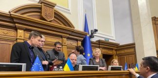 В Раде громкий скандал, трибуну заблокировали: Безуглую спасают от отставки — СМИ