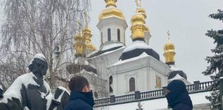 В Киево-Печерской лавре прошли обыски у попа, руководившего постановочными акциями протеста