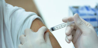 ФМБА: заболеваемость коронавирусом среди привитых «Конвасэлом» составила 0,3%