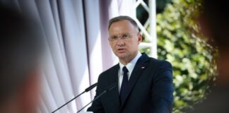 Дуда намерен просить Зеленского не добивать отступающую армию РФ — ответ президента Украины