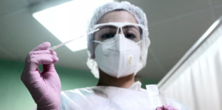 Заболеваемость COVID-19 в России за неделю увеличилась на 20%