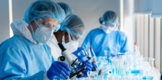 Роспотребнадзор: симптомы нового варианта коронавируса ХЕС схожи с предыдущими