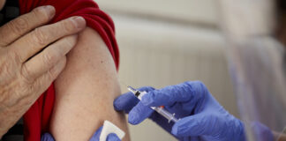 Вирусолог высказалась о необходимости разработки универсальных вакцин от COVID-19