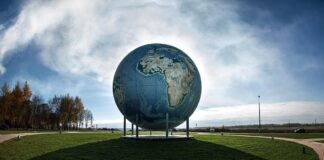 Карты мира нагло врут: Юрий Лоза призвал выбросить глобус