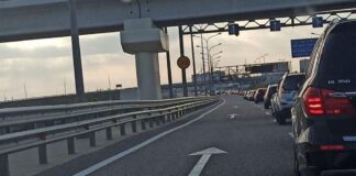 Транспортный коллапс на Крымском мосту бьет рекорды – образовалась пробка в 35 километров