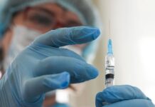 Онищенко: прививаться от COVID-19 в текущем эпидсезоне нет необходимости